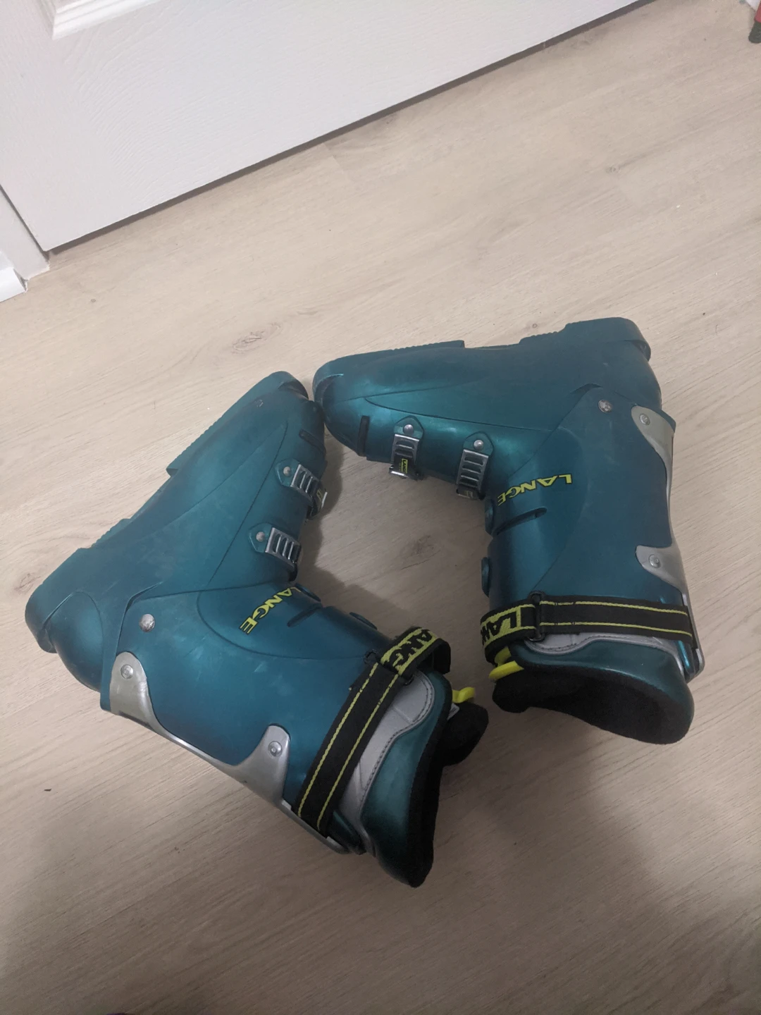 Lange  Ski Boots - Size 8-8.5 - photo 2