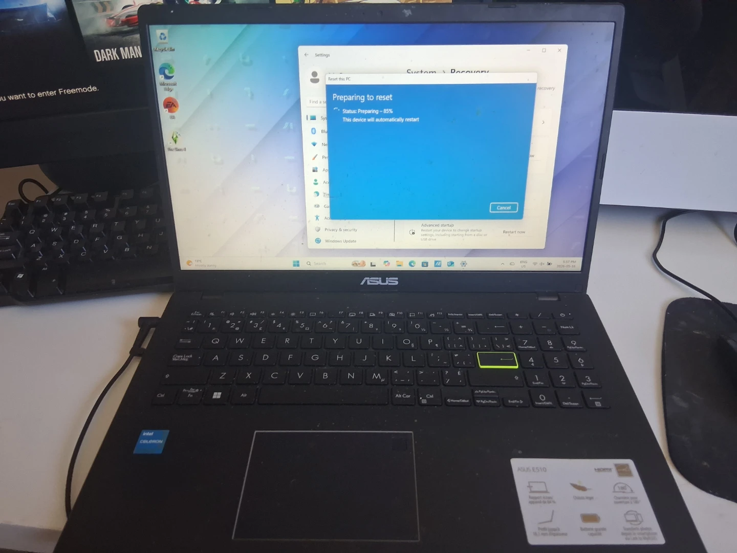 ASUS Laptop - photo 2