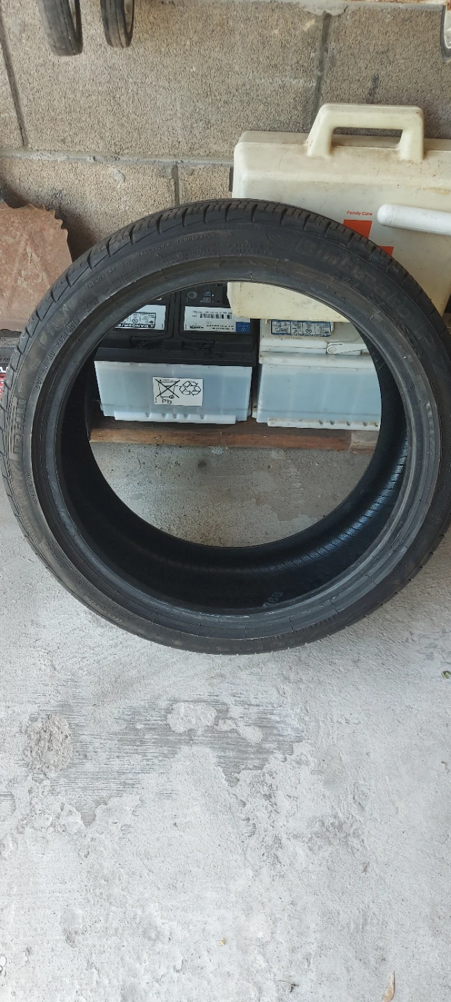 Pirelli 225/40R18 Tire