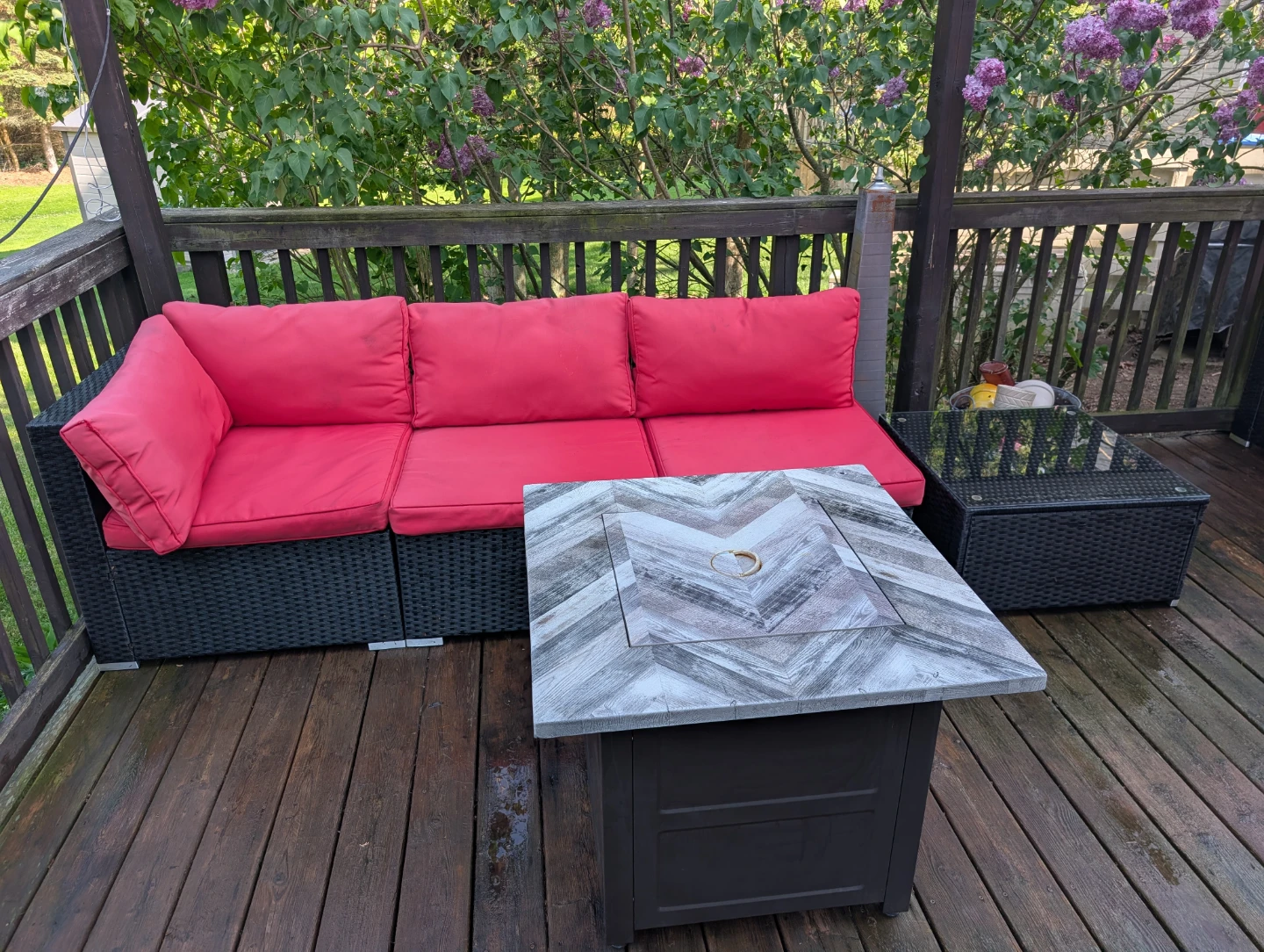 Wicker outdoor sectional sofa with red cushions - photo 4