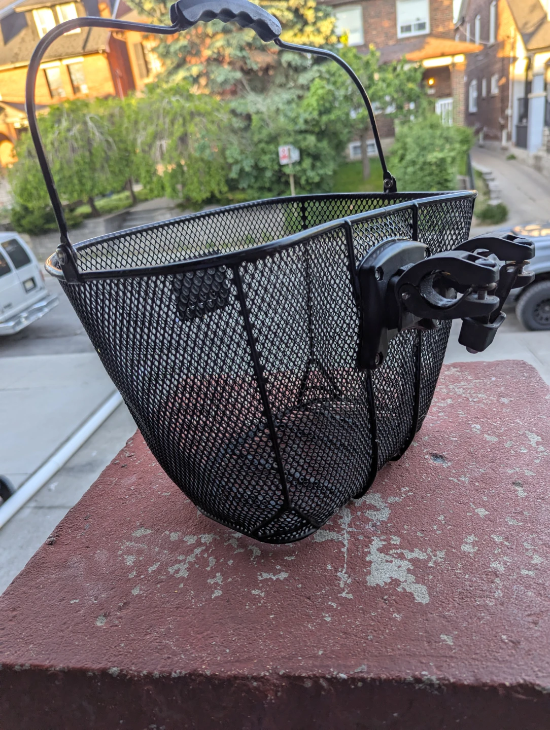 Axiom quick-release front bicycle basket - photo 2