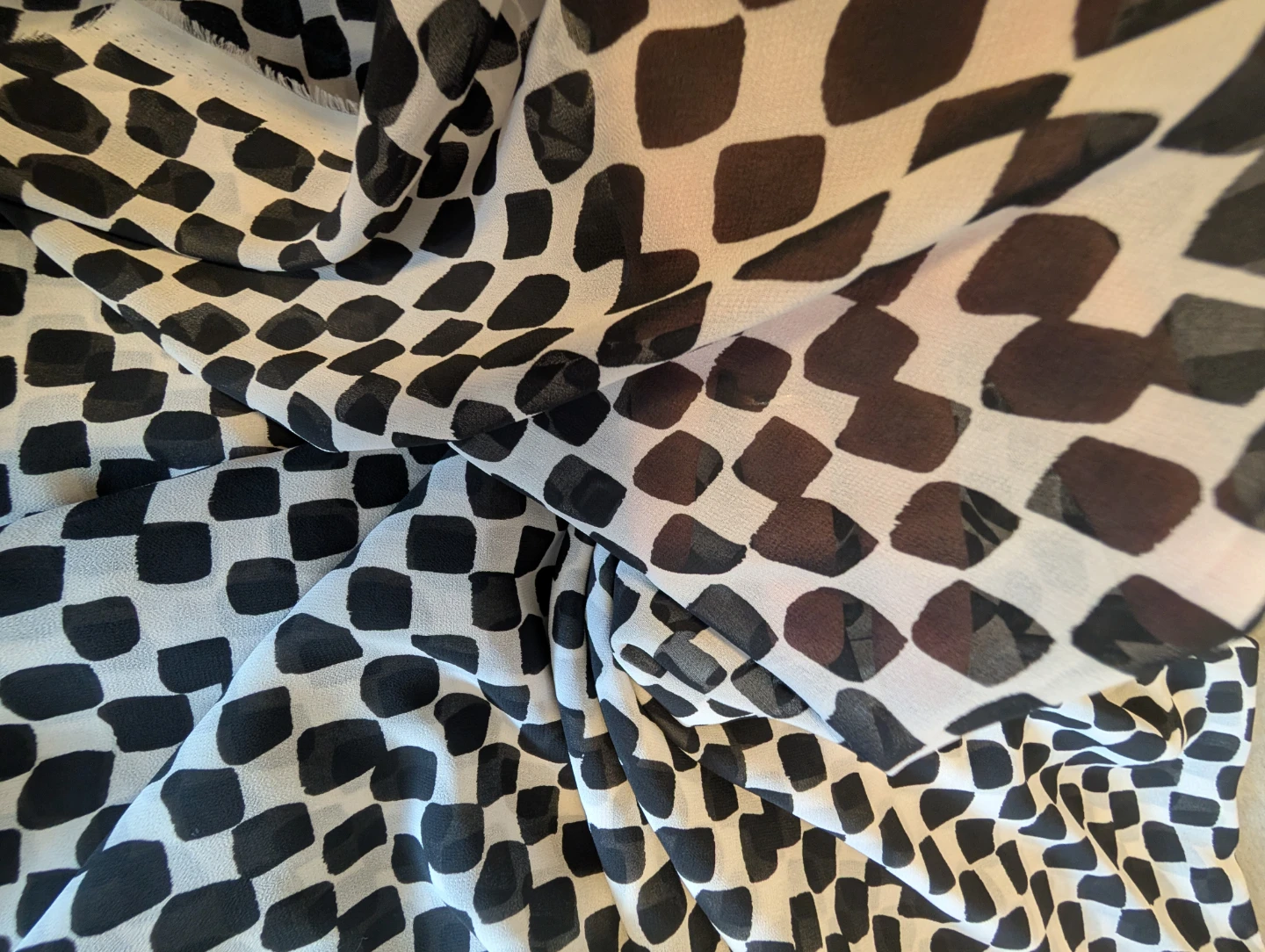 Black & White Checkered georgette Fabric - photo 2