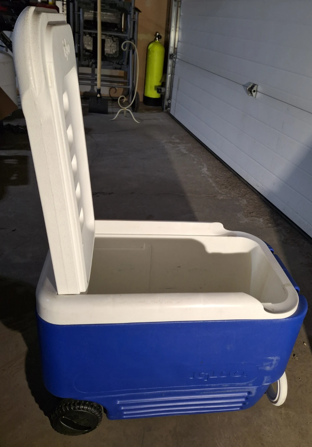 Igloo cooler on wheels - photo 4