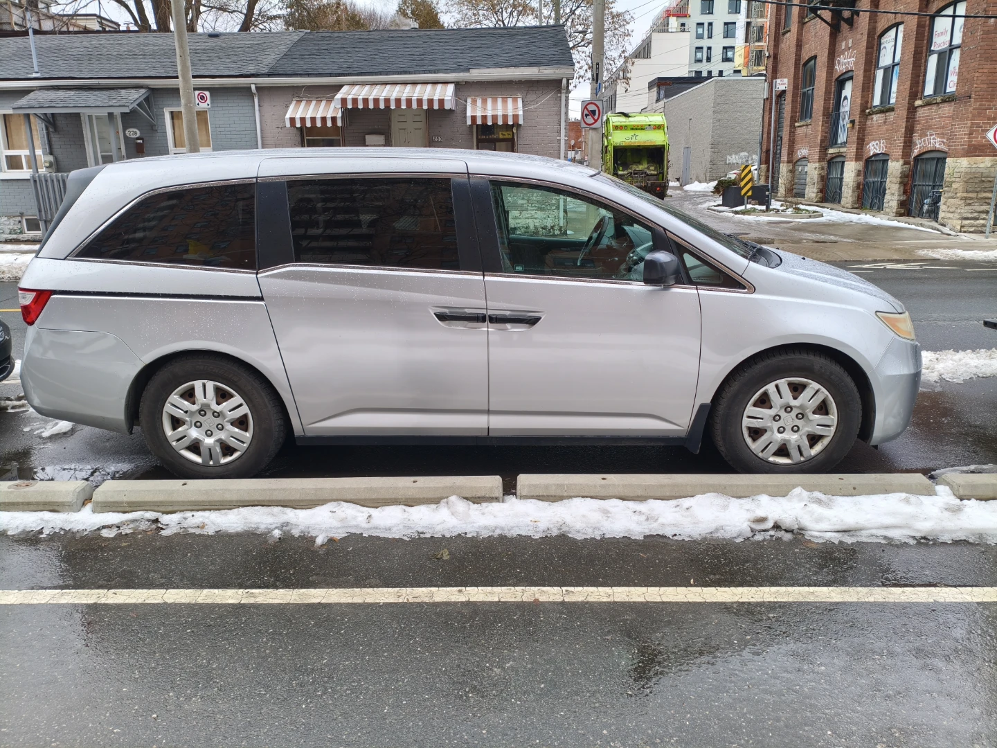 2012 Honda Odyssey - photo 2
