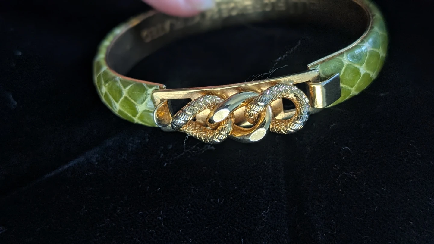 Vitta Minelli Green Snake  Bangle Bracelet with Gold Tone Clasp