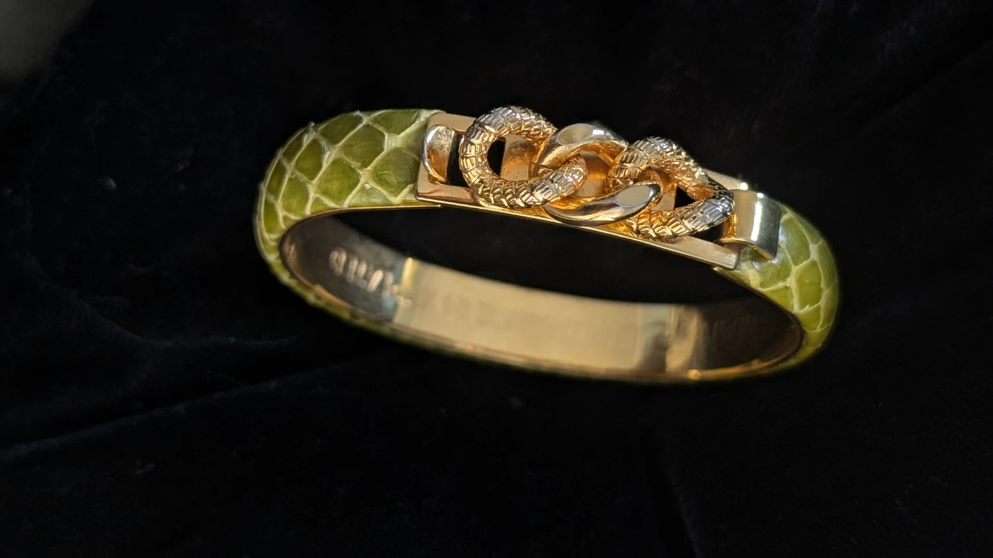Vitta Minelli Green Snake  Bangle Bracelet with Gold Tone Clasp - photo 2