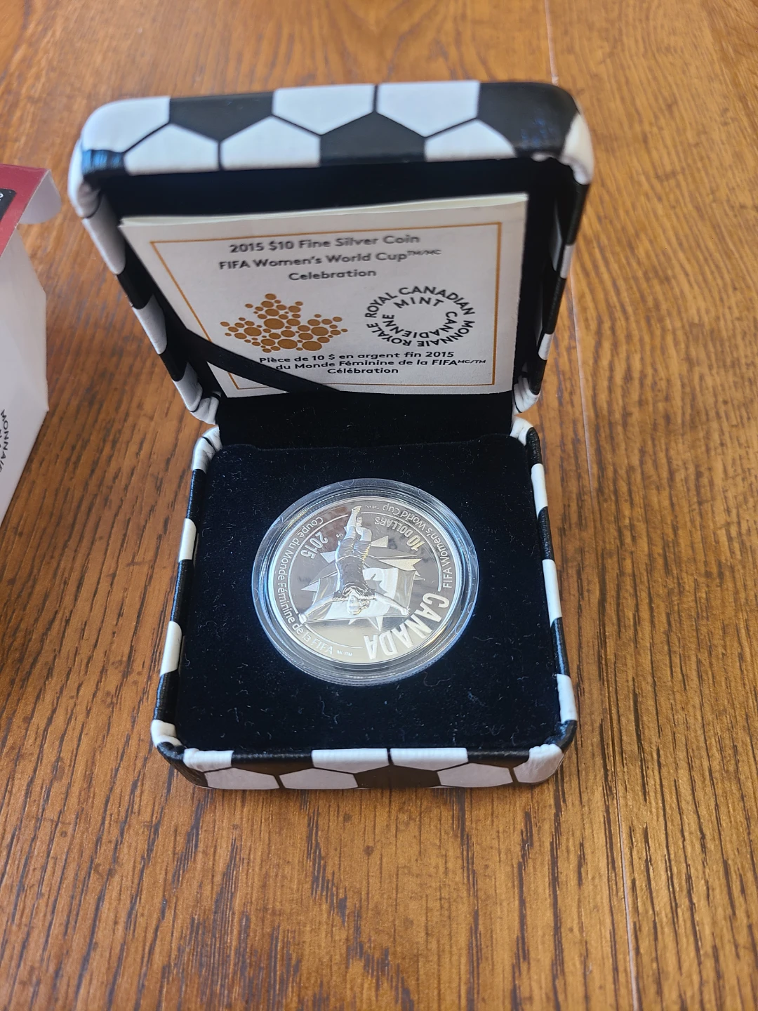 2015 Canada $10 Fine Silver Coin - FIFA Women's World Cup - photo 2