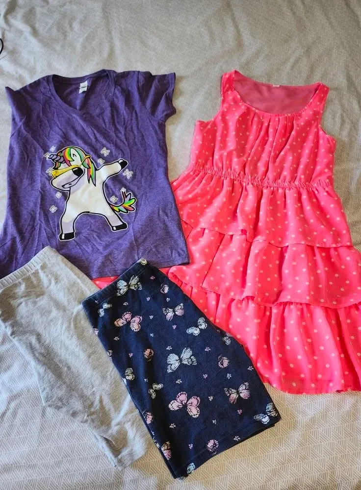 Girls clothes that fit girls size 14/16. Pick up in Kitchener