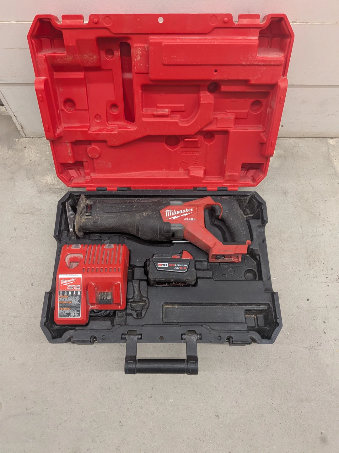 Milwaukee M18 FUEL Sawzall Reciprocating Saw Kit with Case