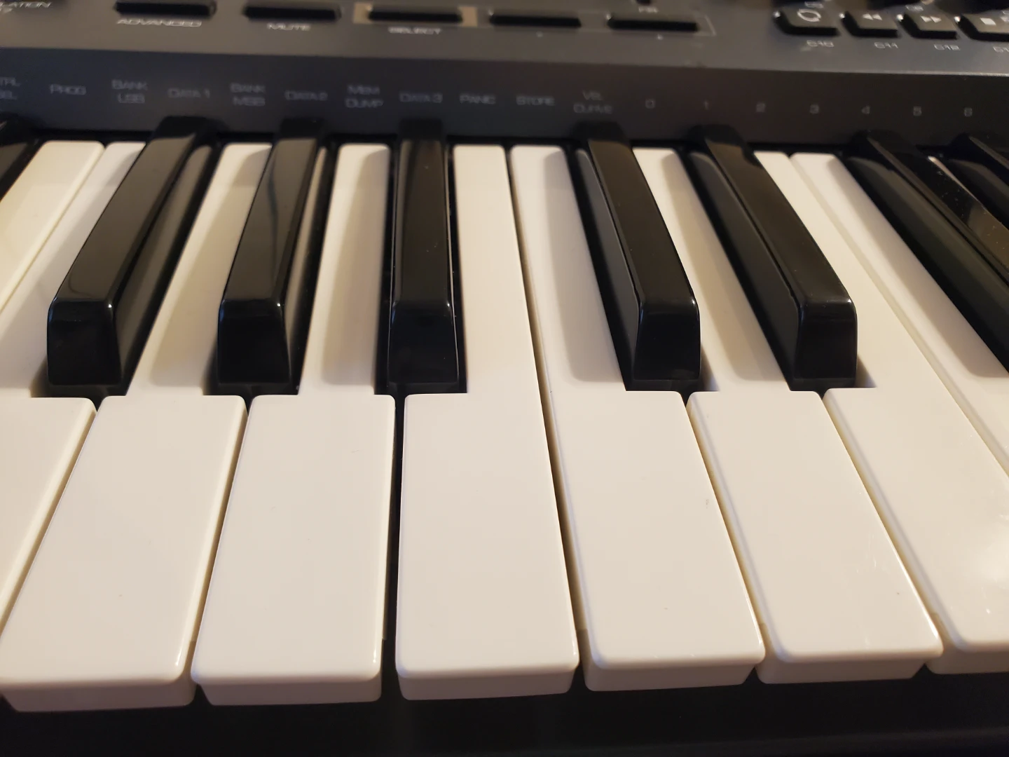 M-Audio Oxygen 25 (3rd Gen) USB MIDI keyboard controller - photo 2