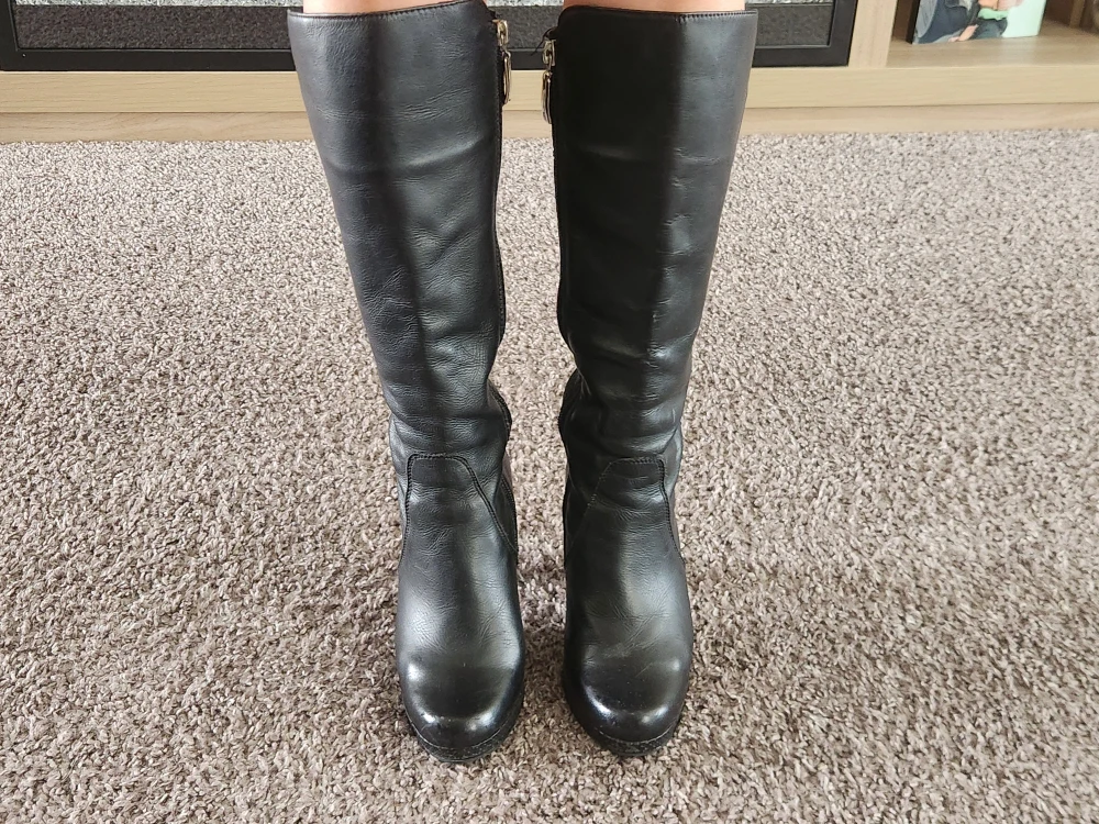 Black Leather Knee-High Boots with Zipper Detail