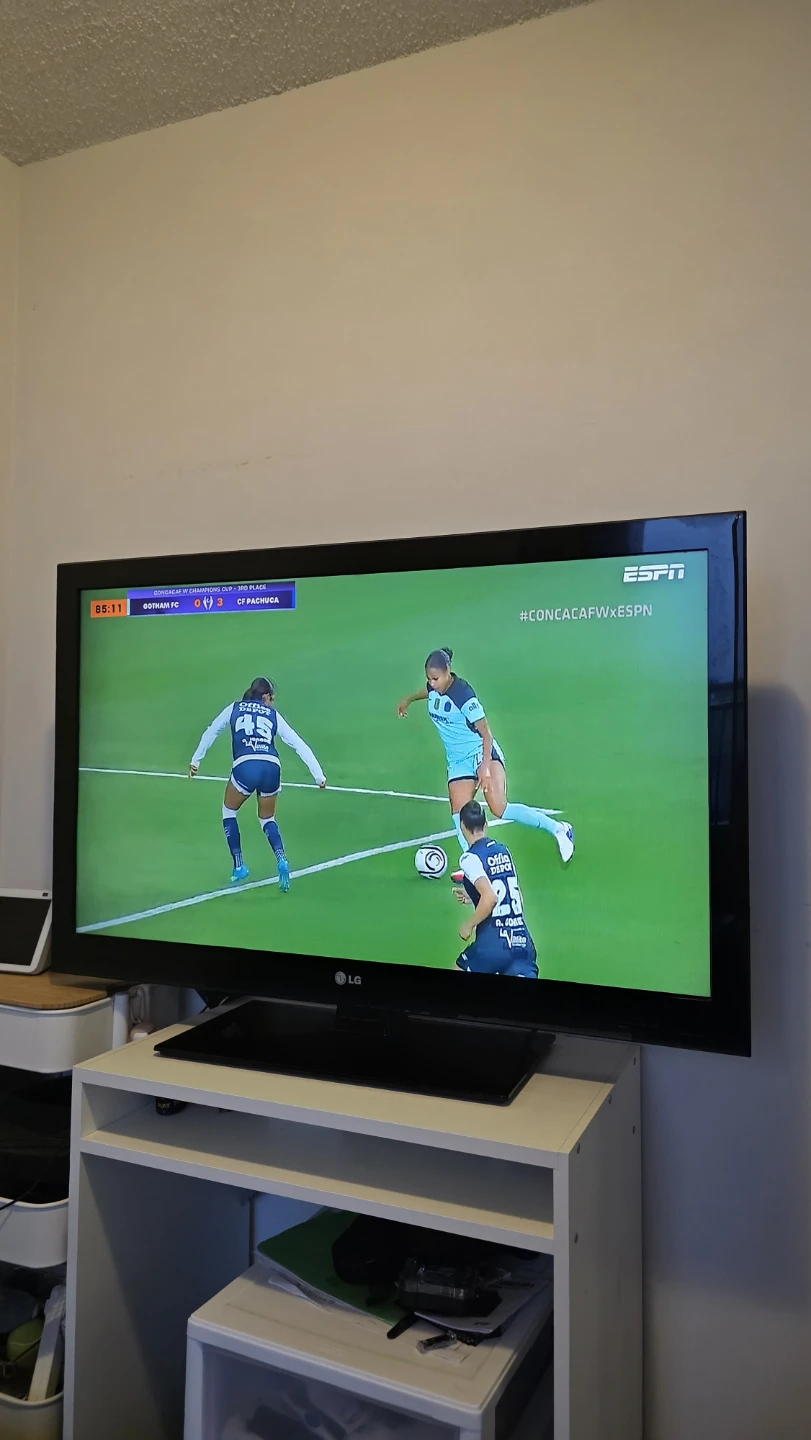 LG 42CS560 42-inch LCD TV