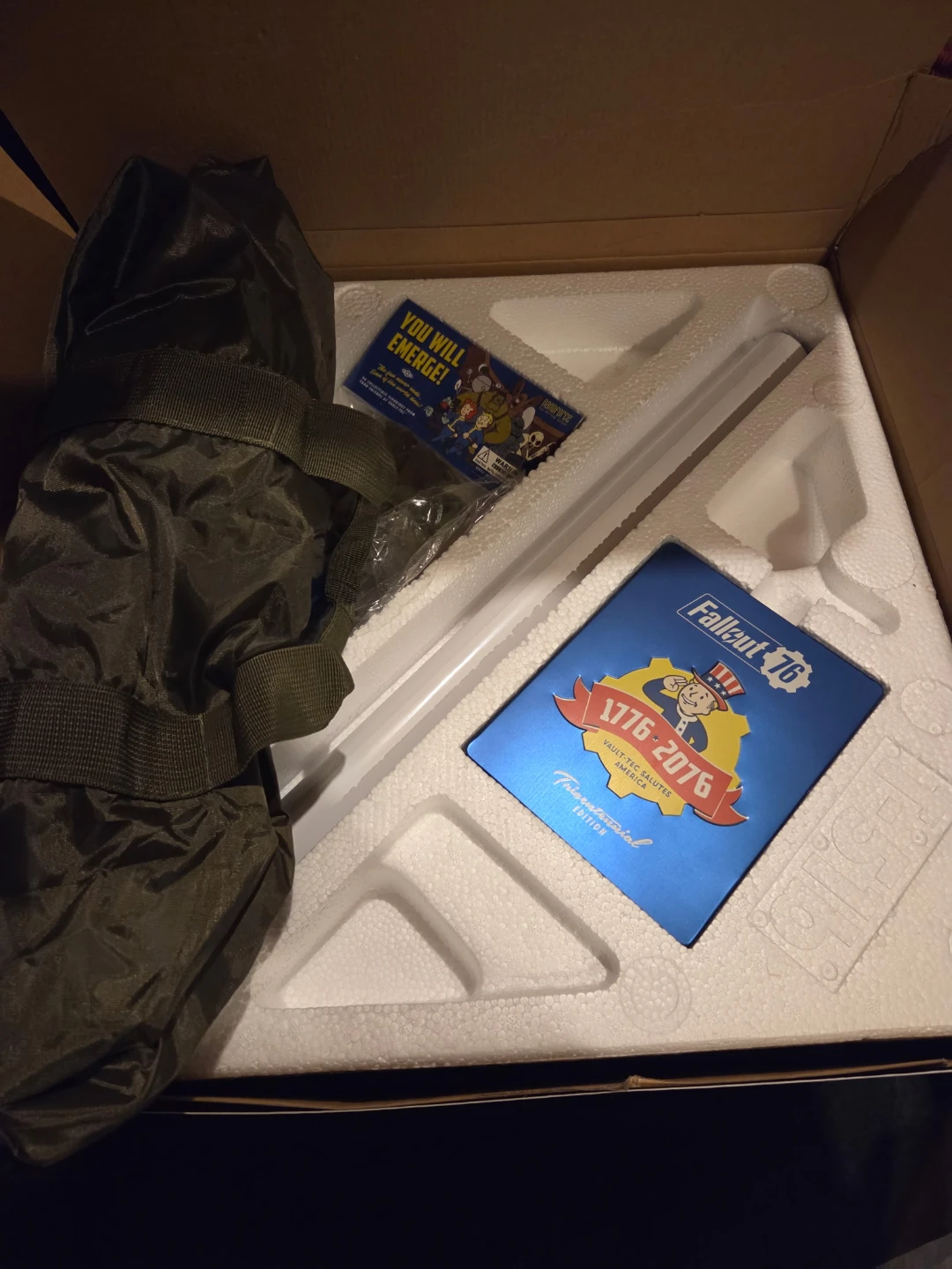 Fallout 76 Tricentennial Edition Power Armor Helmet & Figures - photo 2