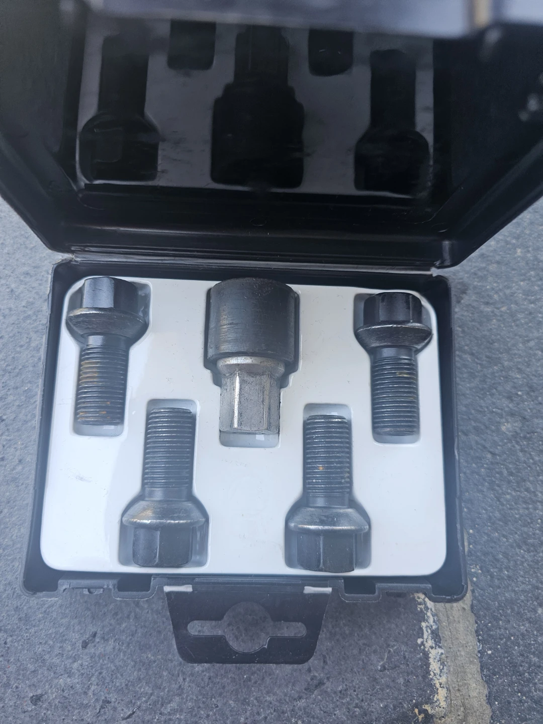 Mercedes-Benz Wheel Lock Lug Bolt Set with Key