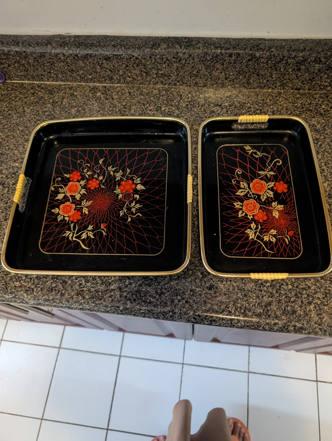 Set of 2 Vintage Floral Serving Trays