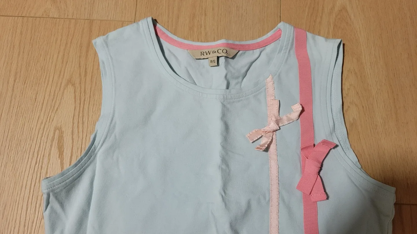 RW & CO. Blue Sleeveless Top with Pink Ribbon Detail - Size P/S - photo 2