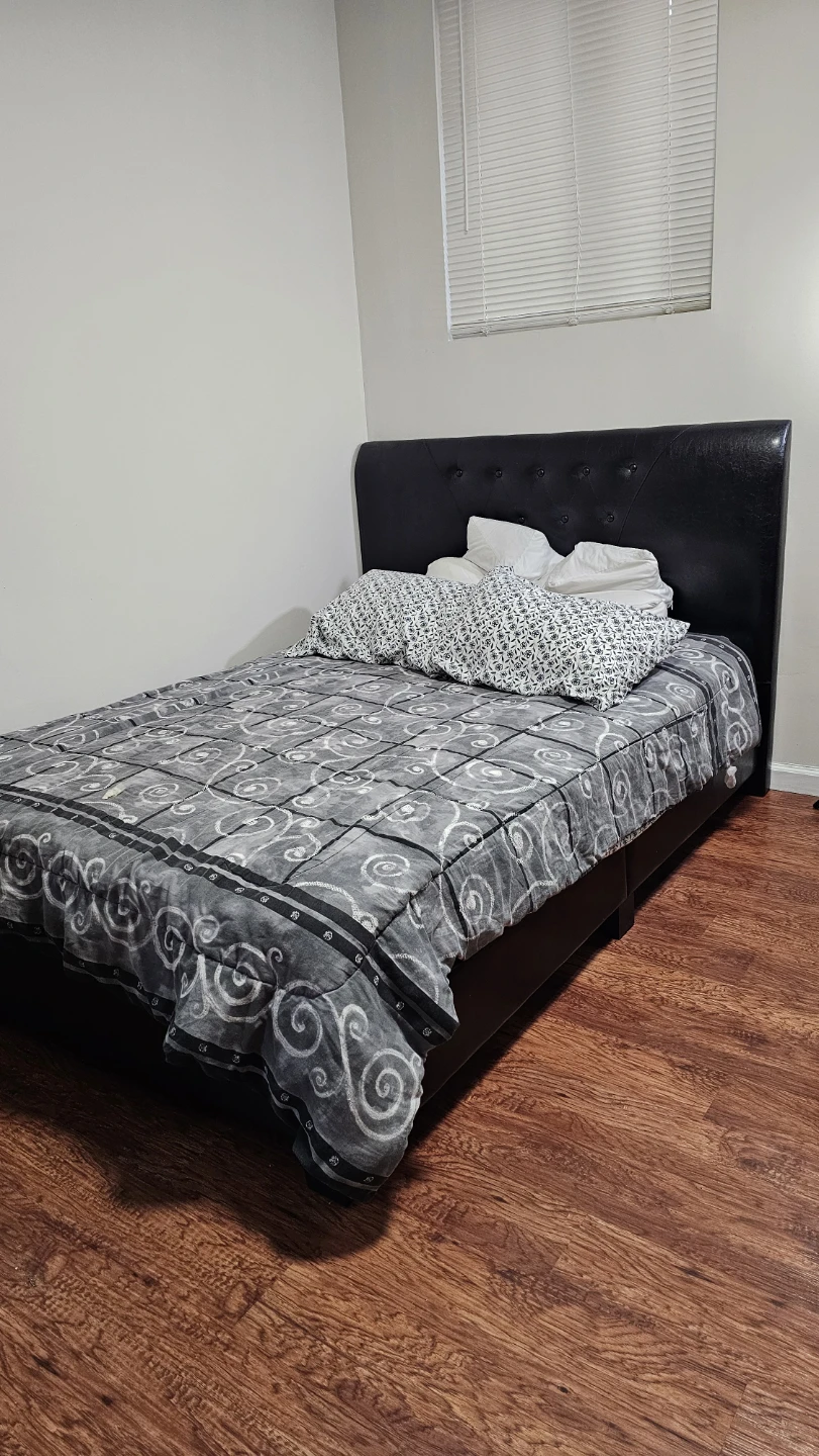 Black Faux Leather Tufted Headboard Bed Frame - photo 2