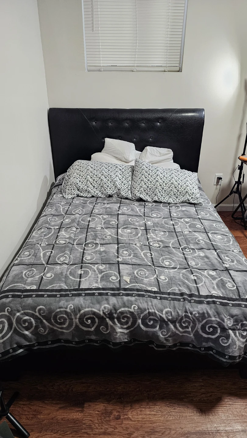 Black Faux Leather Tufted Headboard Bed Frame - photo 3