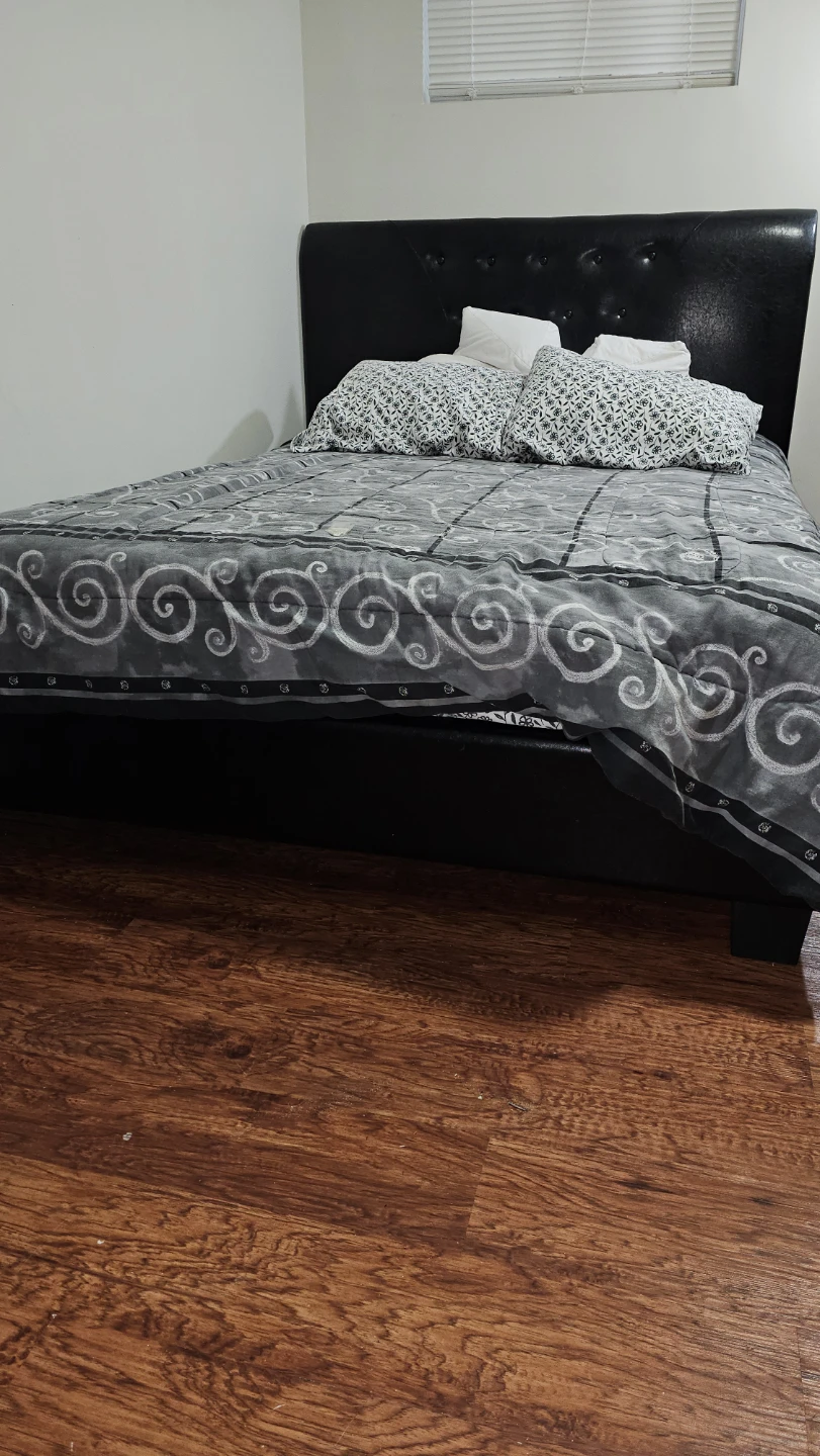 Black Faux Leather Tufted Headboard Bed Frame - photo 4