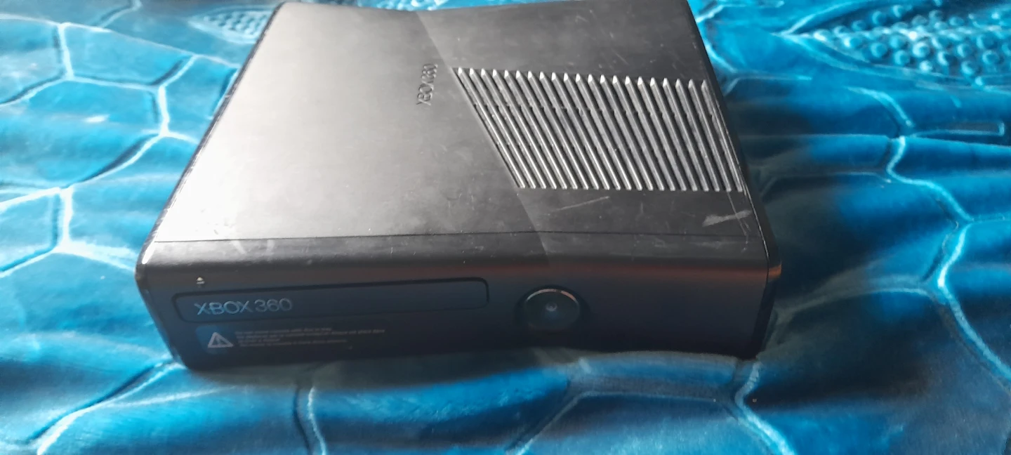 Xbox 360 Console with 2 Controllers and Games - photo 2