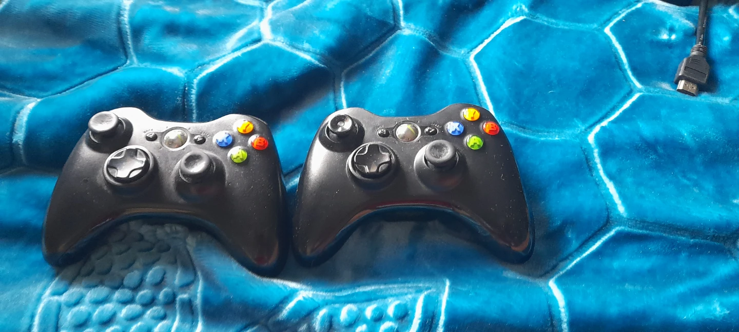 Xbox 360 Console with 2 Controllers and Games - photo 5