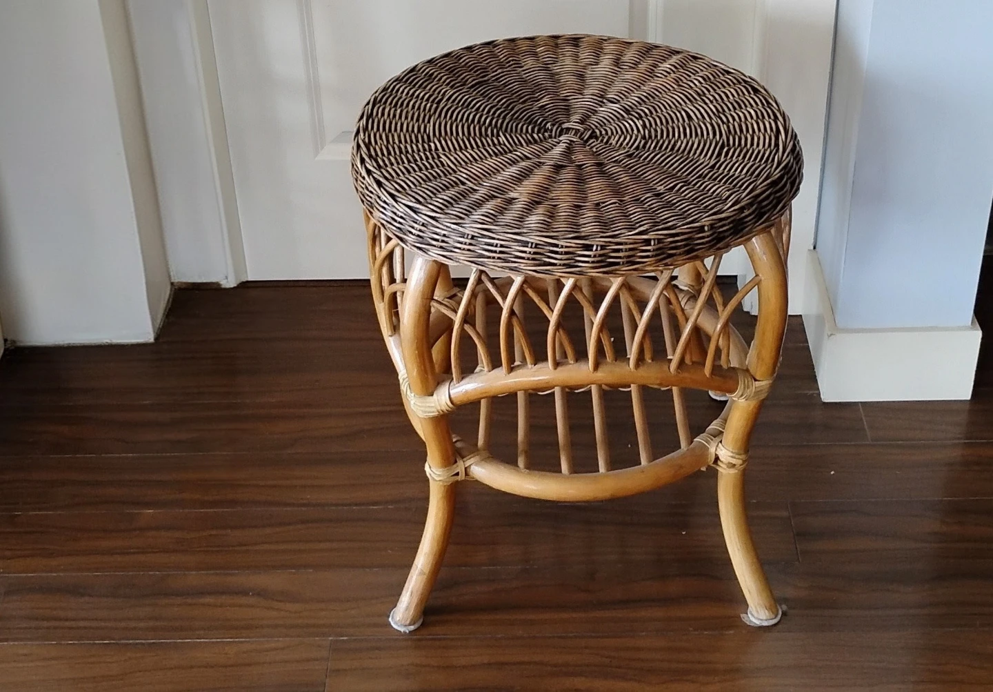 Antique Wicker Table - photo 3