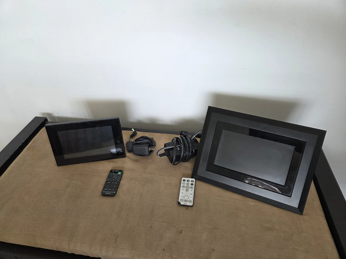 Sony S-Frame & Kodak Digital Photo Frames with Remotes - photo 3