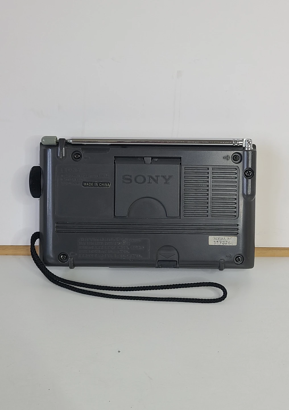 SONY ICF-SW11 Compact Portable Radio FM/AM/ShortWave - photo 3