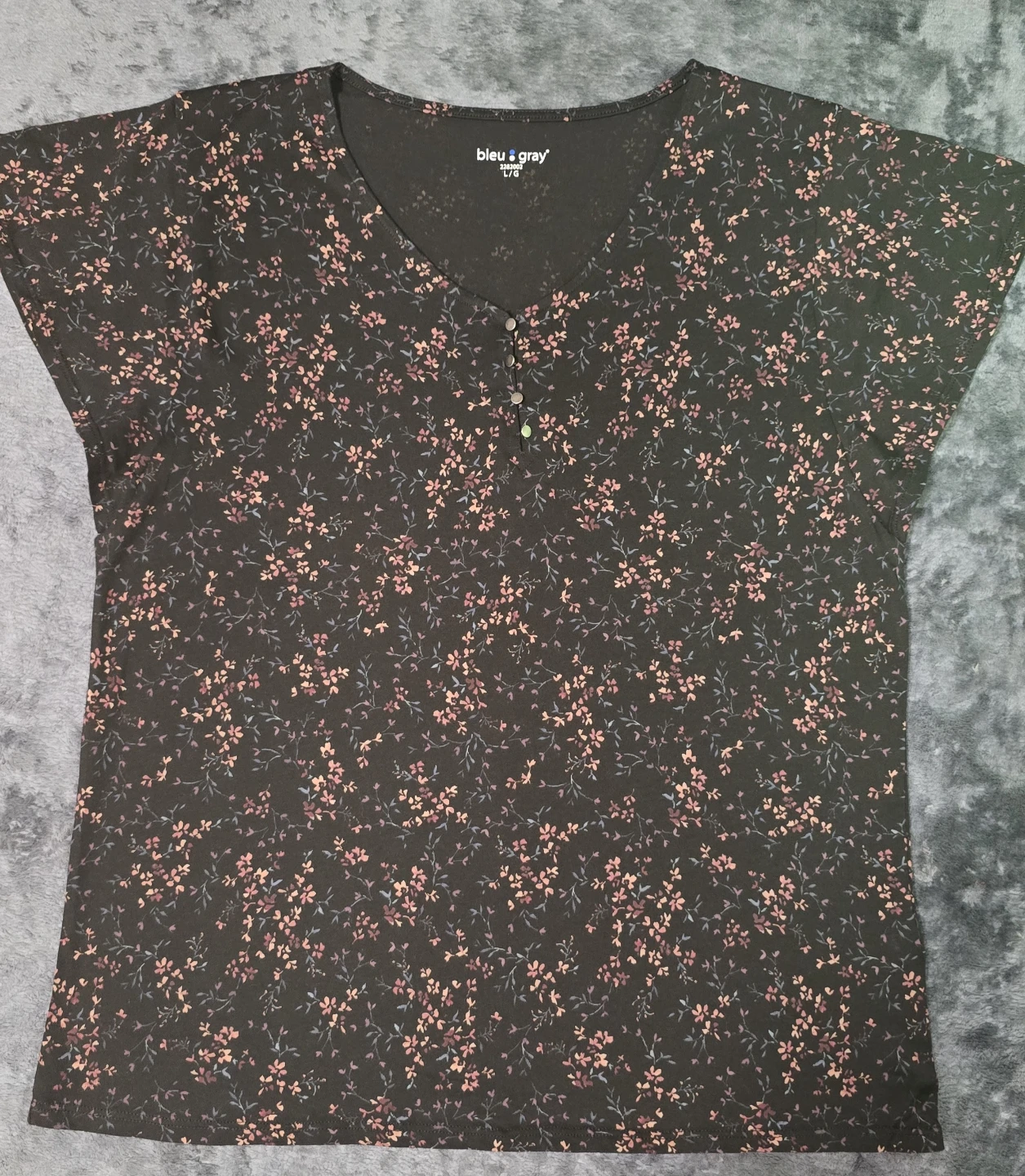 Brand new Bleu Gray Black Floral Short Sleeve Button Top L/G