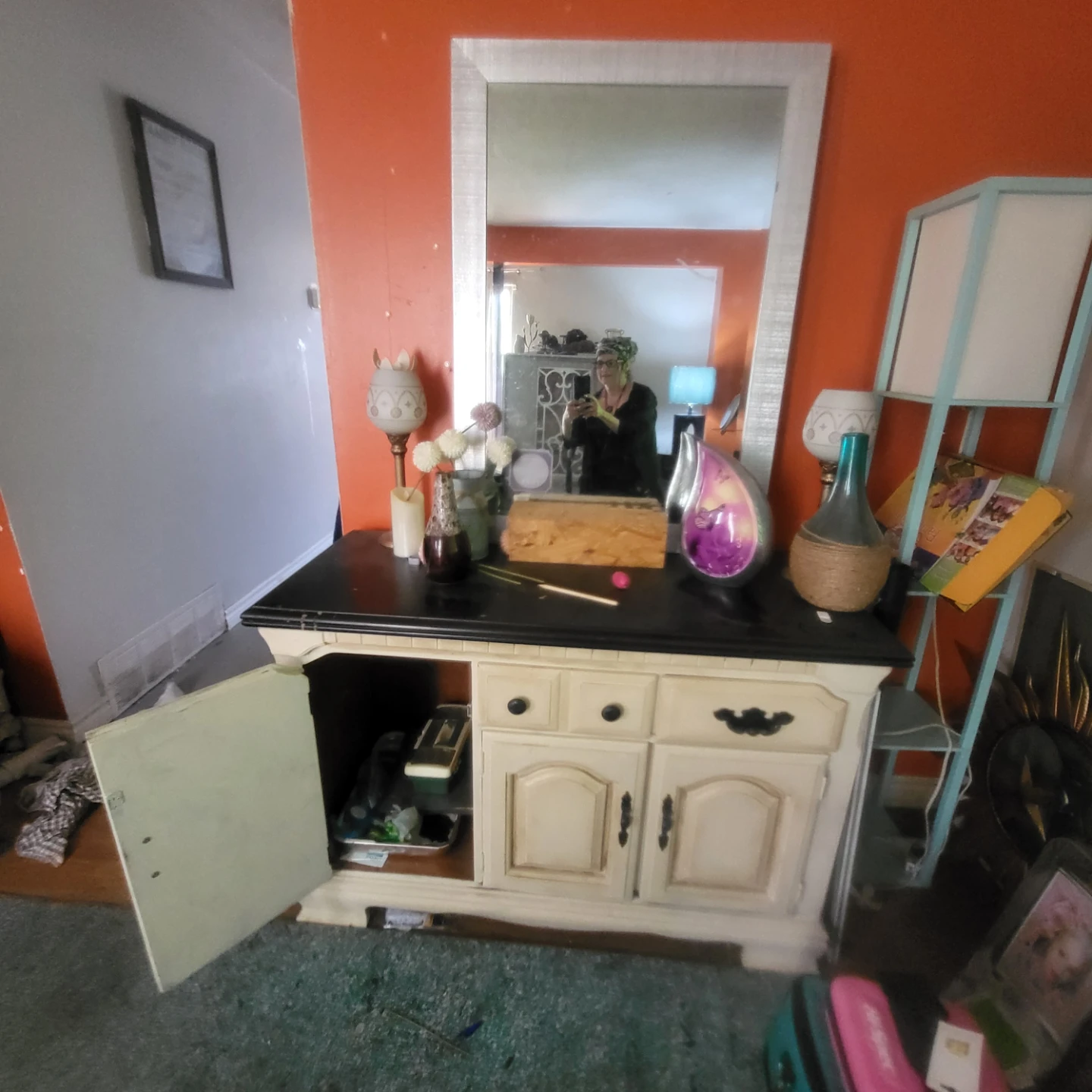 Vntg Beautiful Sideboard Table with Mirror - photo 2
