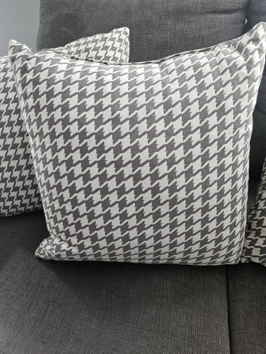 4 Reversible Geometric Pattern Couch Cushions - photo 3