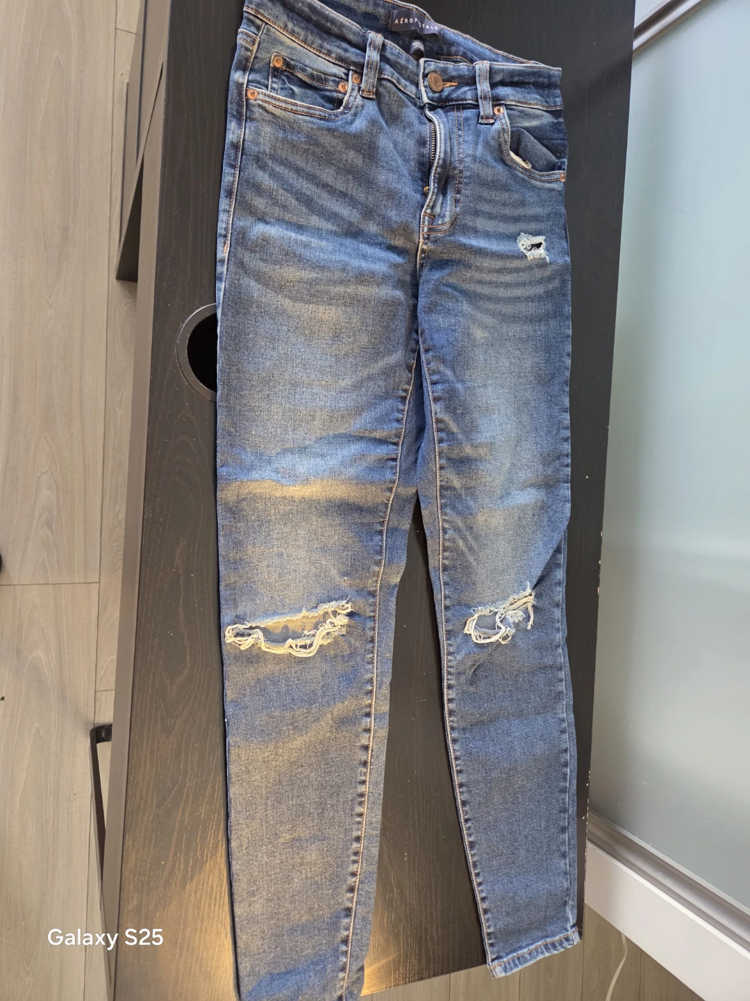 Aéropostale Distressed Blue Jeans