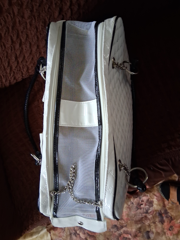 White Quilted Pet Carrier Bag with Mesh Ventilation