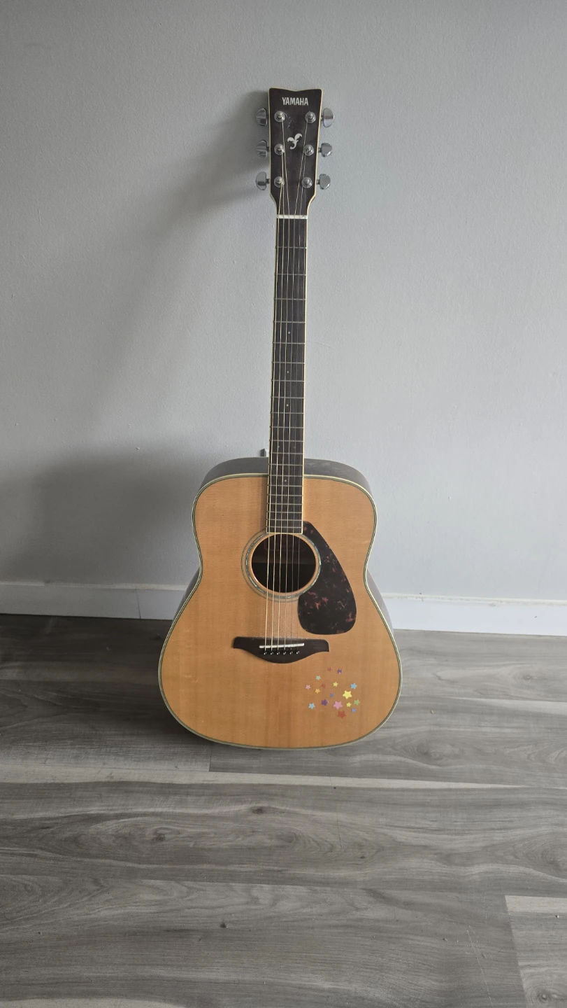 Yamaha Acoustic Guitar
