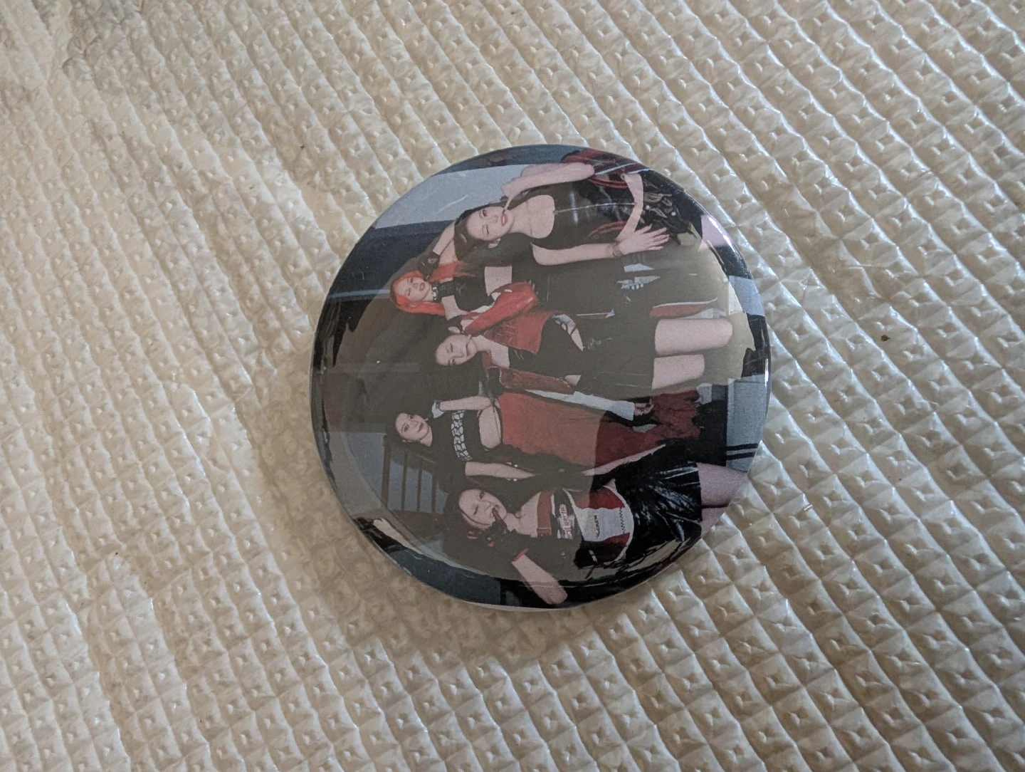 Round K-Pop Photo Badge - photo 2