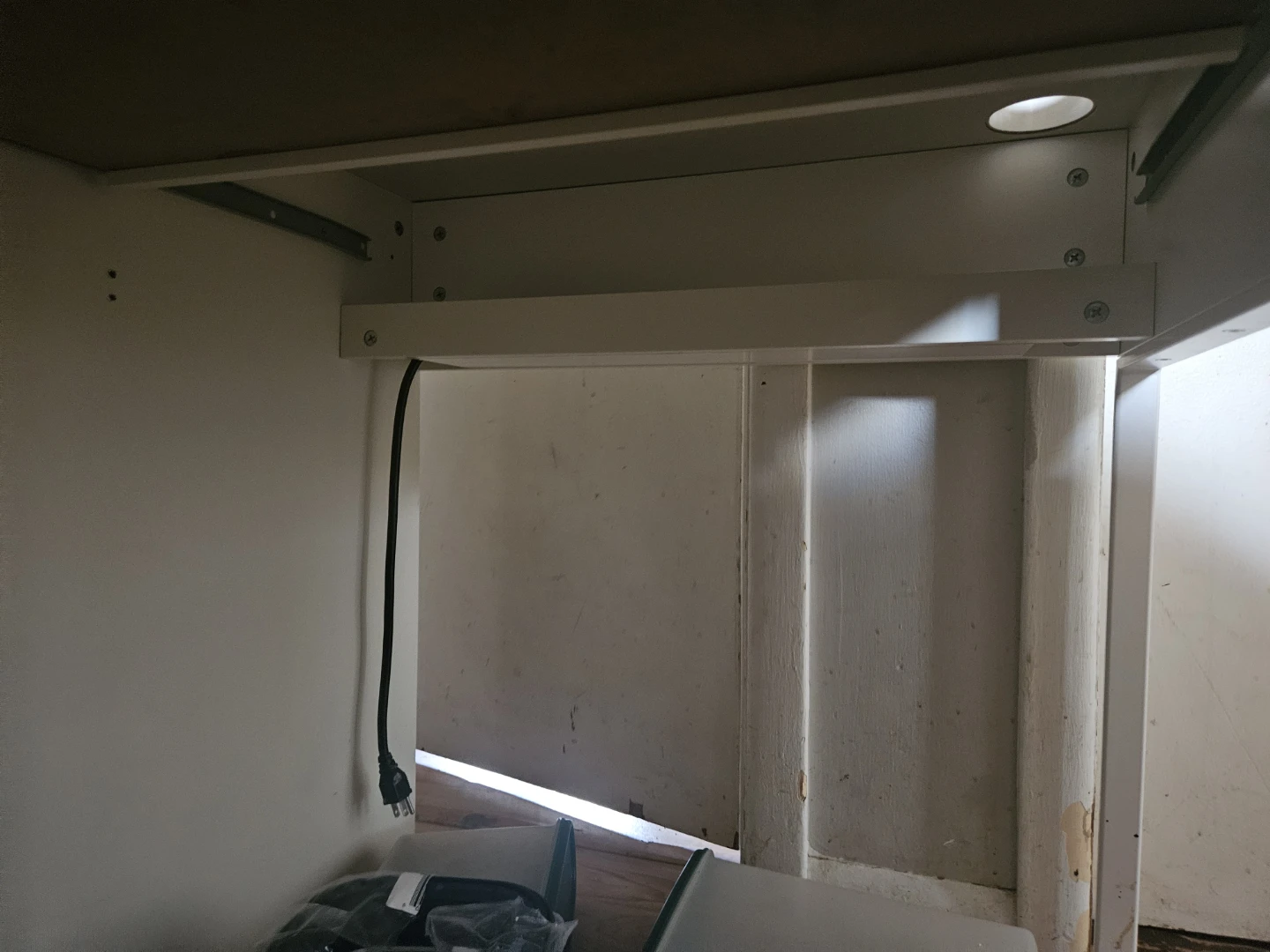 White desk - photo 3