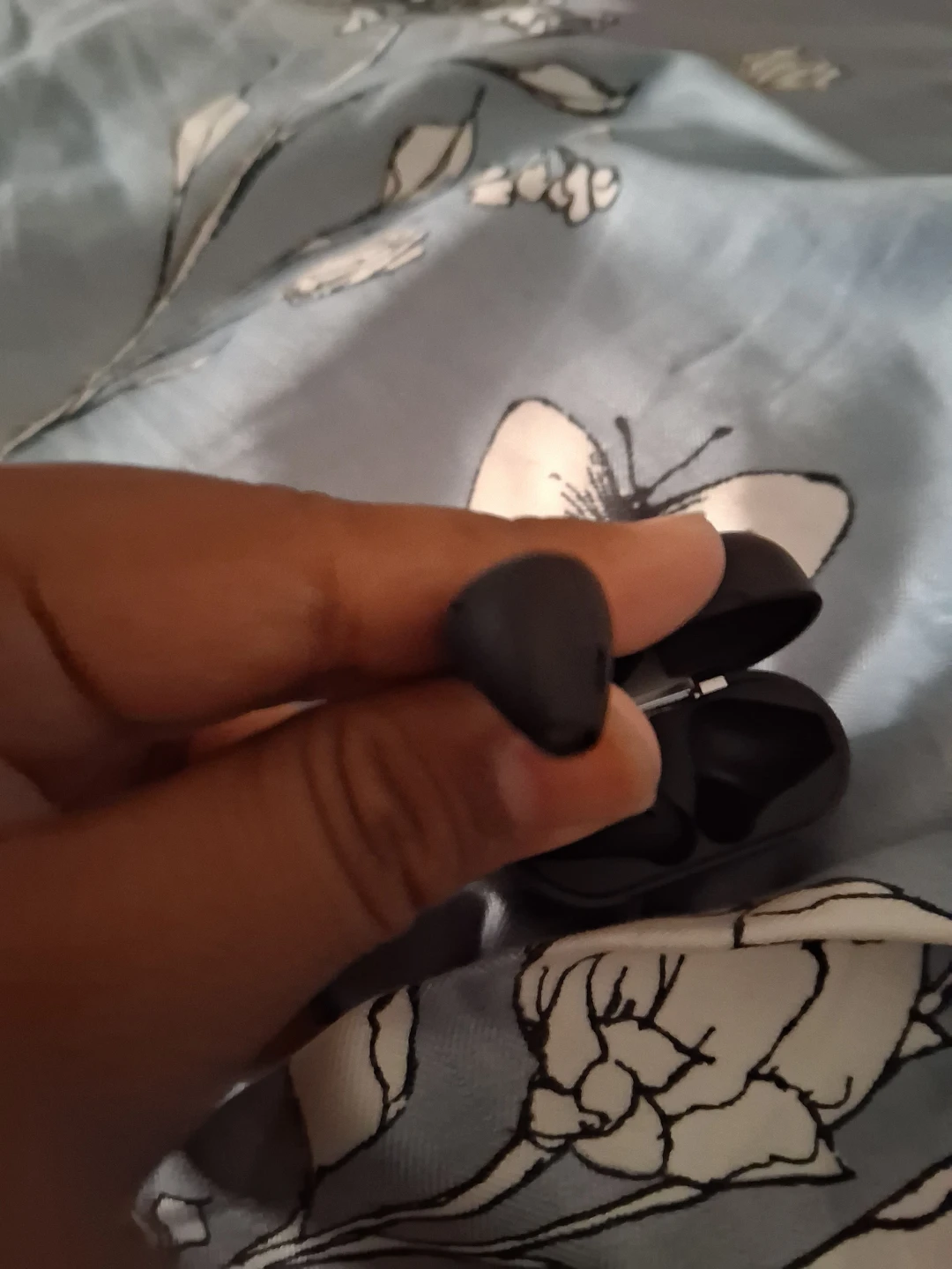 Black Wireless Earbuds