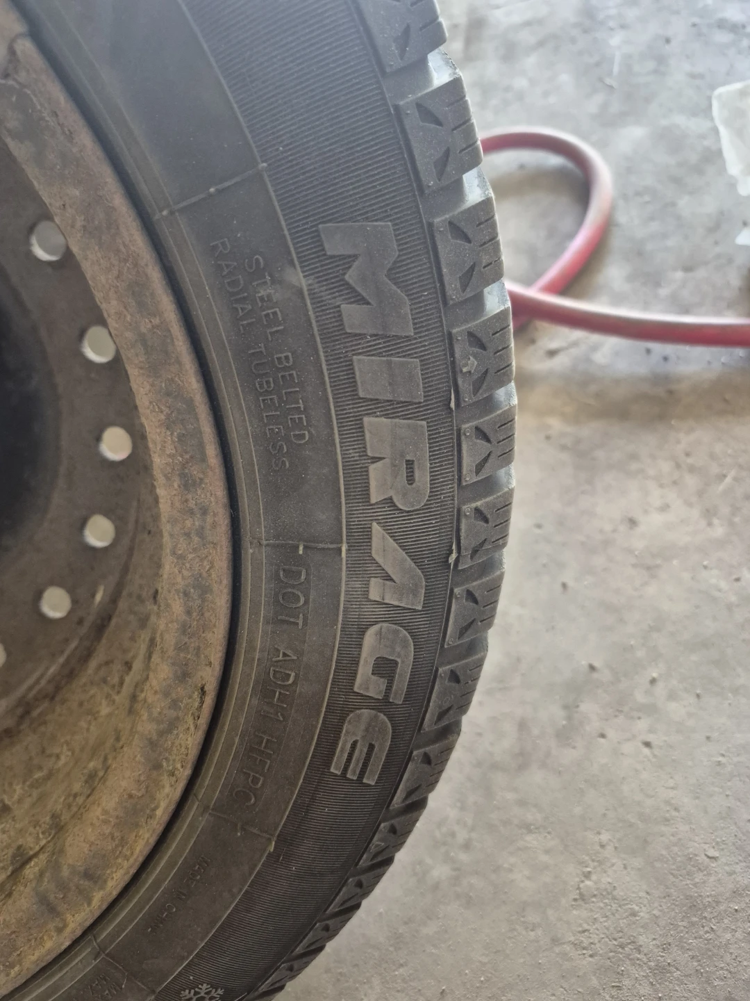 Mirage MR-W562 Studless Winter Tire 195/55R15 85H - photo 3
