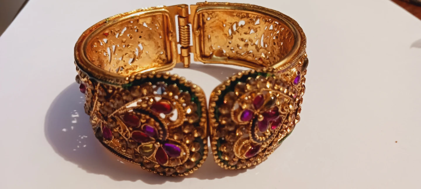 Gorgeous Vintage Ethnic Gold Tone Ruby, & Green stone bracelet - photo 3