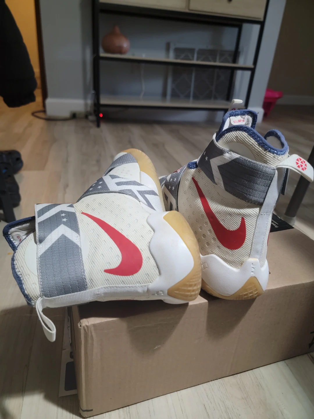 Nike LeBron Soldier 10 "USA" Basketball Shoes - photo 2