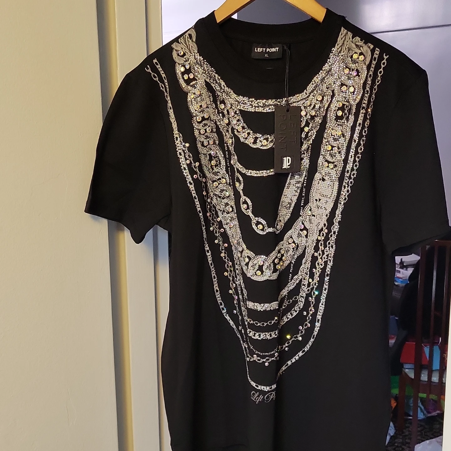 Left Point Black T-Shirt with Rhinestone Chain Design - XL