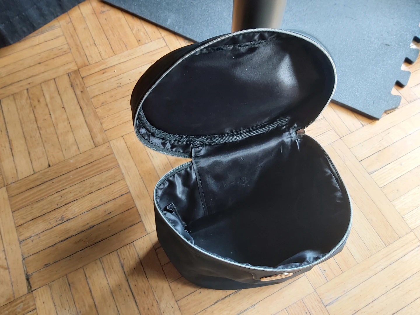 Giorgio Armani Black Cosmetic Bag - photo 2