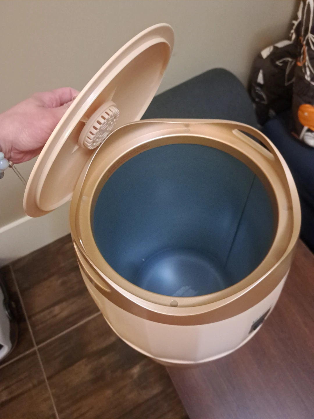 Brand new bucket towel warmer