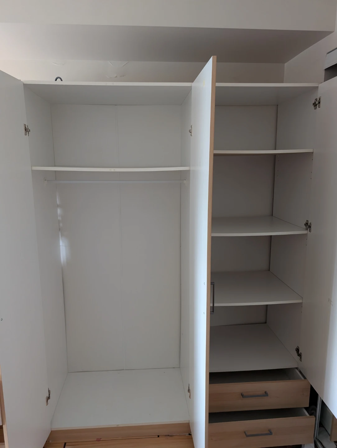 Light Wood 3-Door Wardrobe with Drawers - photo 4