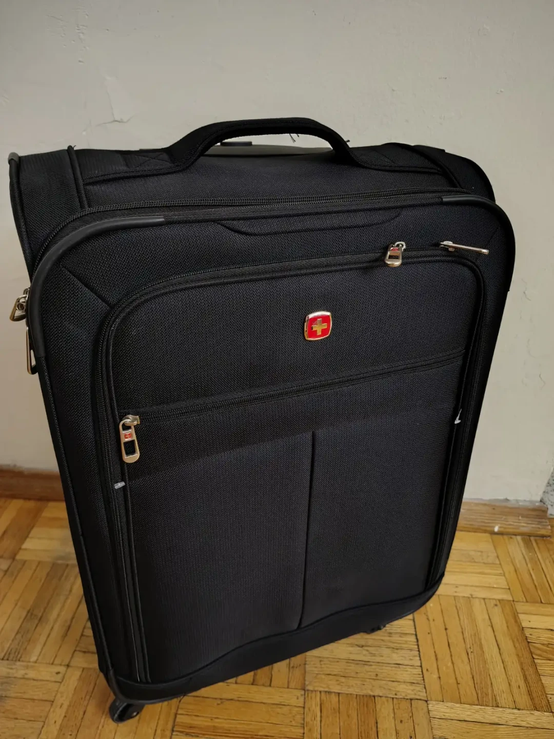 SwissGear Sion 24" Medium Luggage Bag - BRAND NEW
