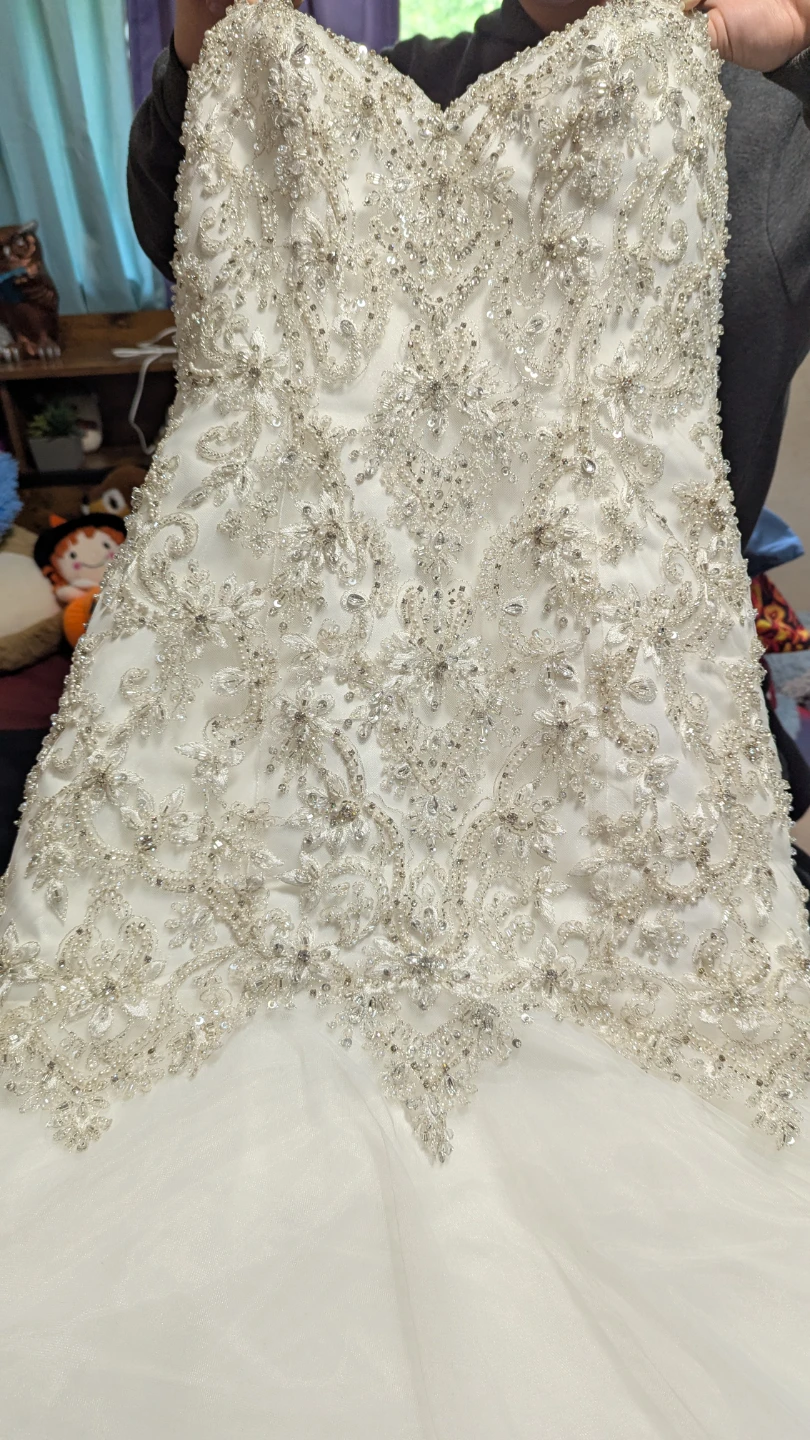 Strapless Wedding Dress with Veil - photo 5