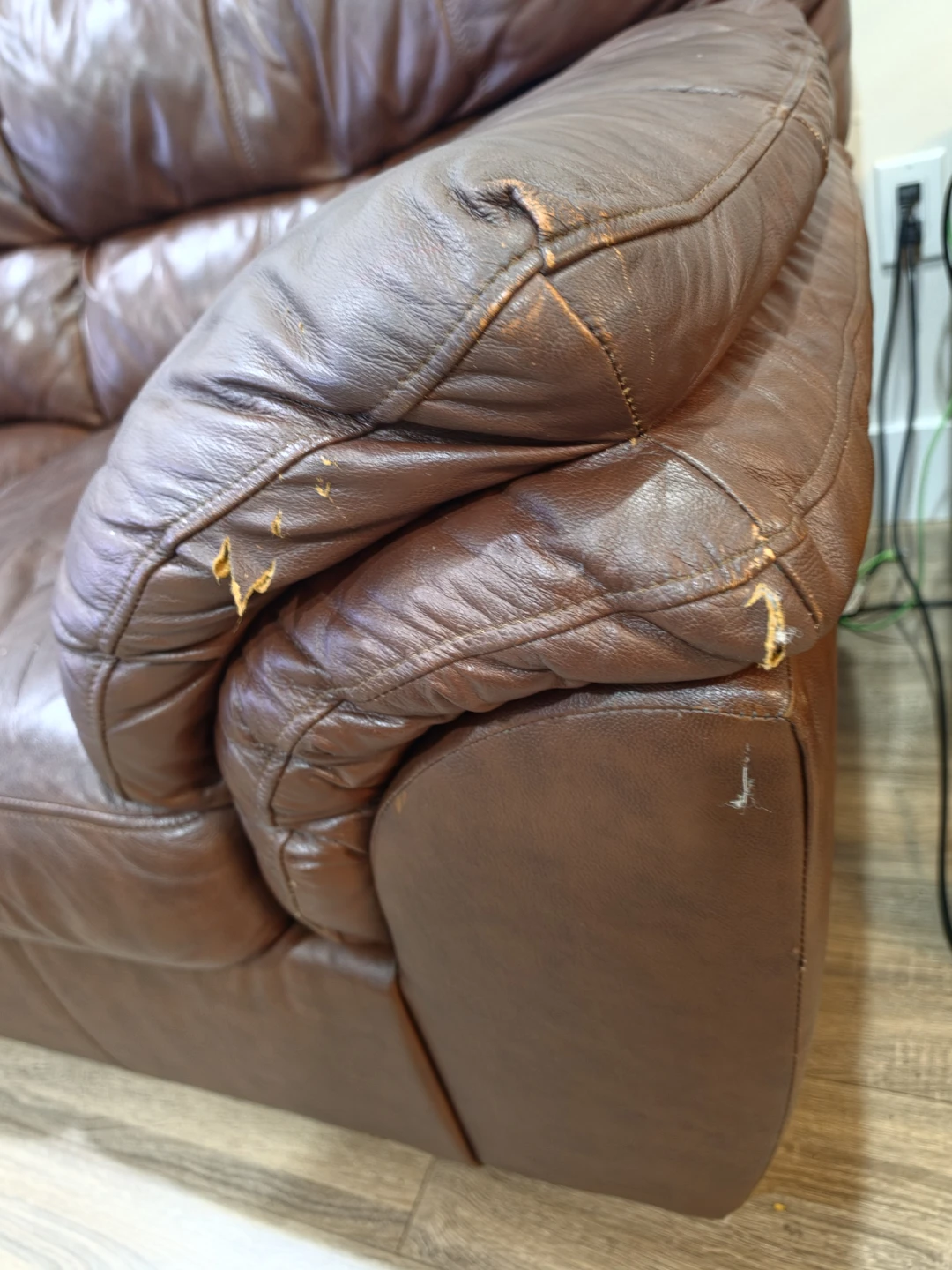 7.5ft Brown Leather Sofa – Great Comfort! - photo 4