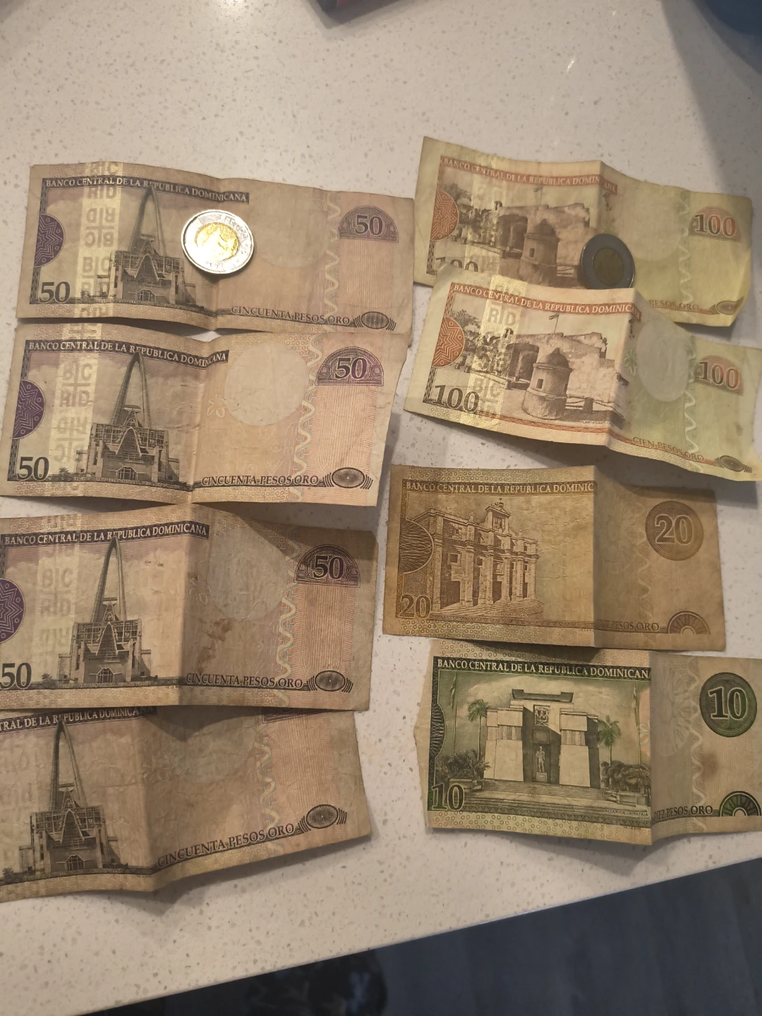 Dominican Pesos Oro Banknotes and Coin Bundle