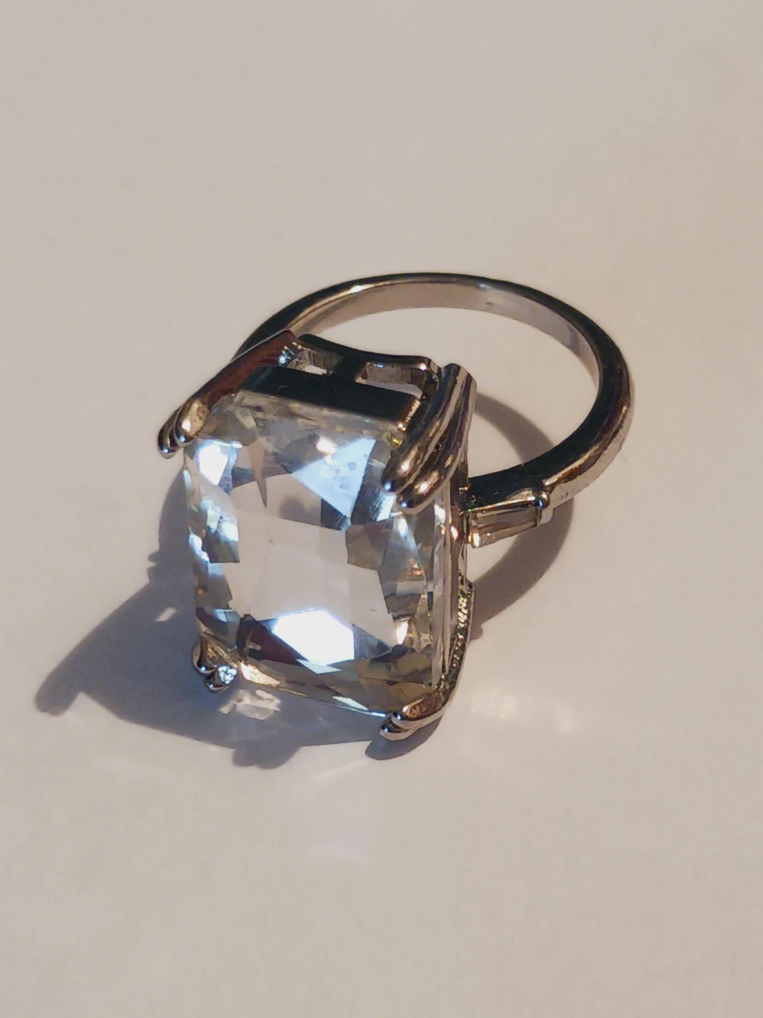 Beautiful Large Clear Square Cut Gem Ring. 8. - photo 2