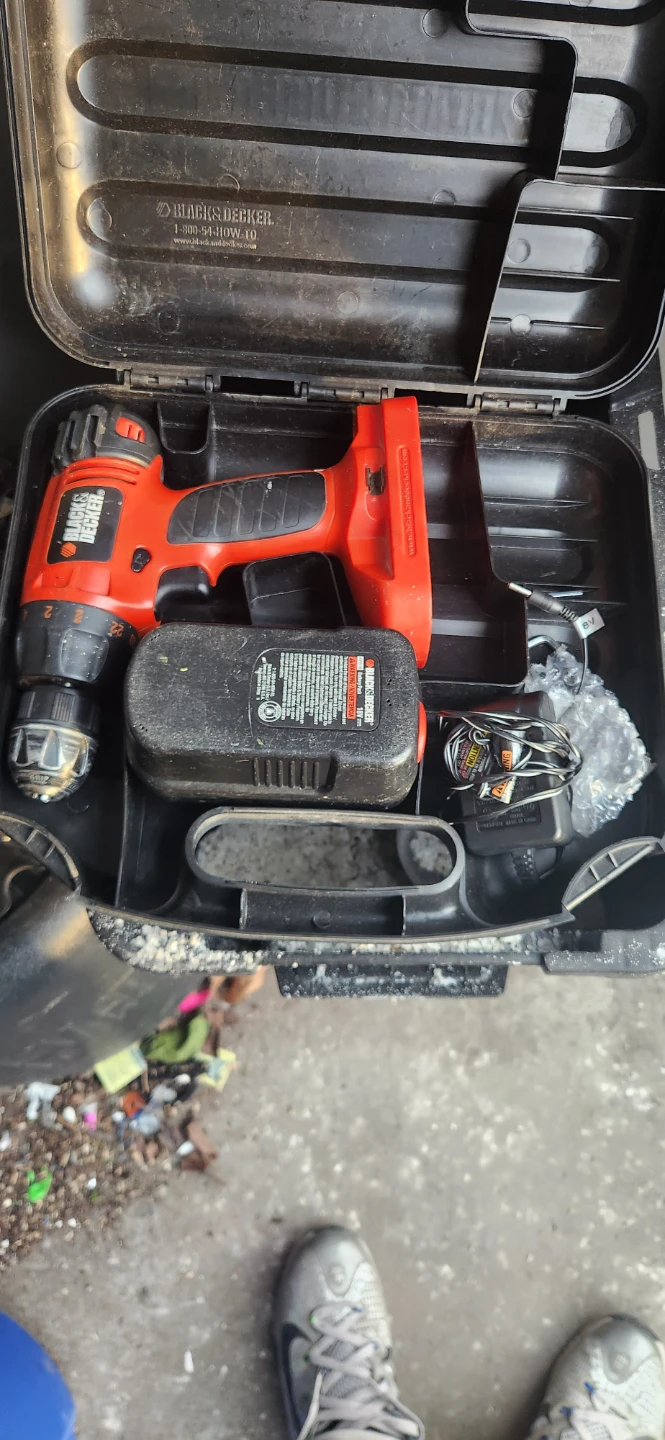 Black & Decker Cordless Drill with Case and Charger - photo 2